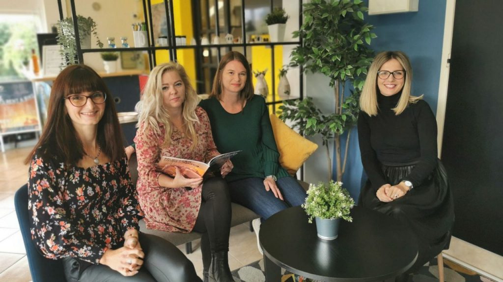 Kolegice u poslovnici Adriagate Vodice