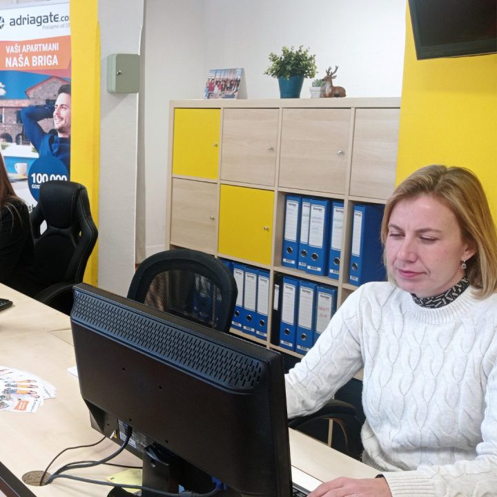 Jana iz Adriagate poslovnice Omiš