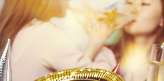 Mit vegyek fel Szilveszterre? Photo by JESHOOTS.com from Pexels What to wear for New Year’s Eve