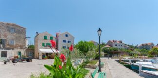 Croatian car-free islands Otoci bez automobila