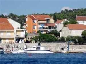 Alloggio vicino al mare Riviera di Spalato e Trogir (Traù),Prenoti  Marica Da 14 €