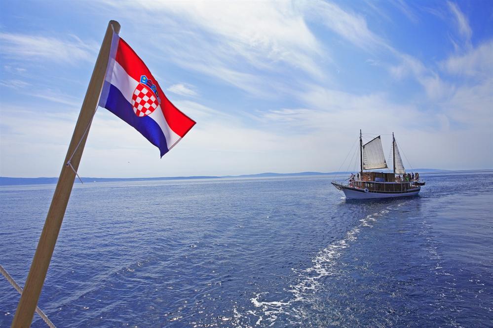 Croatia-flag-Adriatic-cruise