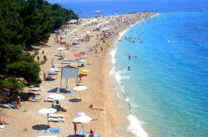 Brač szigeten van Horvátország legnépszerűbb aprókavicsos strandja, az ún. Zlatni Ra