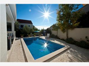 Villa Doris Okrug Gornji (Ciovo), Size 150.00 m2, Accommodation with pool, Airline distance to the sea 200 m