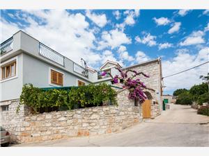 Stone house Middle Dalmatian islands,Book  Zlendic From 13 €