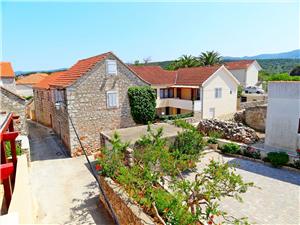 Stenen huize Midden Dalmatische eilanden,Reserveren  Lara Vanaf 15 €