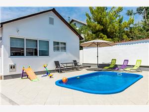 Accommodatie met zwembad Sibenik Riviera,Reserveren  Tribunj Vanaf 18 €