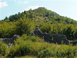 Ledenice várának romjai Ravna Gora Nevezetességek