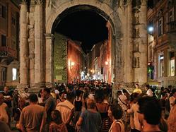 “Pulská noc – ulicama nášho mesta“ Visnjan (Porec) Oslavy miestneho spoločenstva/ Festival