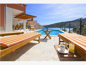 Villa Kamelicina Vinisce, Kwadratuur 202,00 m2, Accommodatie met zwembad, Lucht afstand tot de zee 20 m