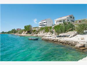Apartments Tomo Vlasici - island Pag, Size 45.00 m2, Airline distance to the sea 20 m