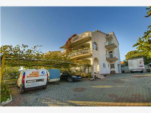 Apartments Nada Grebastica, Size 38.00 m2, Airline distance to the sea 230 m, Airline distance to town centre 300 m