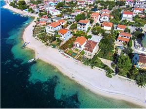 Apartments Kovacevic Rogoznica, Size 80.00 m2, Airline distance to the sea 20 m