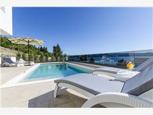 Villa Ivan Omis, Storlek 280,00 m2, Privat boende med pool, Luftavstånd till havet 45 m