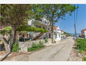 Apartment Middle Dalmatian islands,Book  Stjepan From 8 €