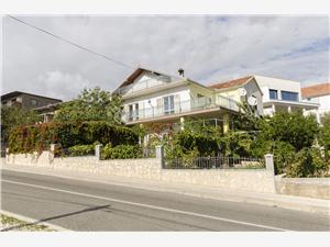 Appartement Split en Trogir Riviera,Reserveren  Bilo Vanaf 12 €
