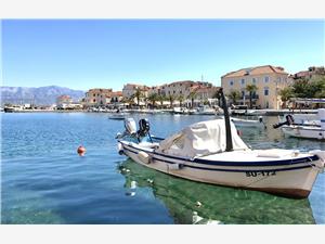 Apartment Middle Dalmatian islands,Book  Deluxe From 21 €