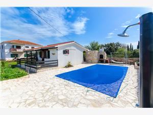 Holiday homes Middle Dalmatian islands,Book  Ara From 15 €