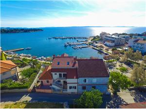 Apartmani IVKA Petrčane ( Zadar ), Kvadratura 75,00 m2, Zračna udaljenost od mora 20 m, Zračna udaljenost od centra mjesta 200 m