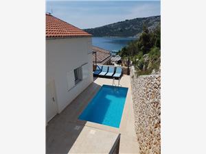 Beachfront accommodation Split and Trogir riviera,Book  san From 50 €