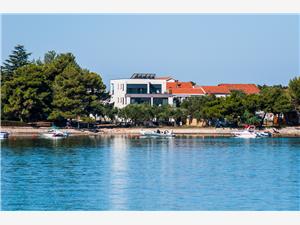Apartmány Punta Sukosan (Zadar), Prostor 130,00 m2, Vzdušní vzdálenost od moře 5 m