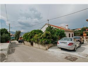 Holiday homes Split and Trogir riviera,Book  Josipa From 22 €