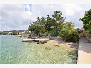 Beachfront accommodation North Dalmatian islands,Book  A-Z From 11 €