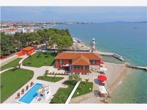 Apartmány Punta Lanterna Zadar, Prostor 38,00 m2, Soukromé ubytování s bazénem, Vzdušní vzdálenost od moře 10 m