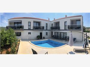 Lägenheter Villa LA Drvenik Veliki, Storlek 35,00 m2, Privat boende med pool, Luftavstånd till havet 120 m