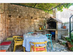 Vakantie huizen Midden Dalmatische eilanden,Reserveren  Sara Vanaf 11 €