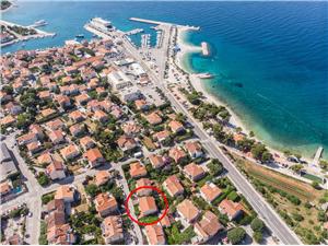 Apartament Jerka Supetar - wyspa Brac, Powierzchnia 100,00 m2, Odległość do morze mierzona drogą powietrzną wynosi 70 m, Odległość od centrum miasta, przez powietrze jest mierzona 200 m