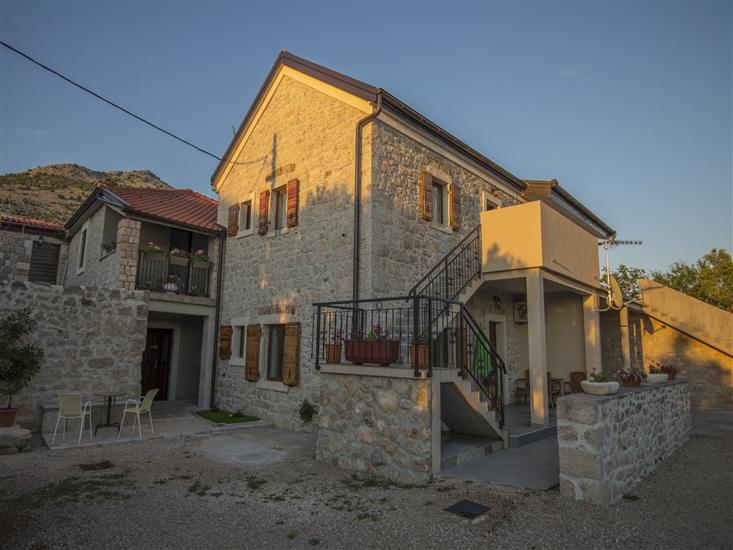 Apartmány PUNTA-in the stone house
