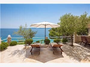 Beachfront accommodation North Dalmatian islands,Book  Karlo From 42 €