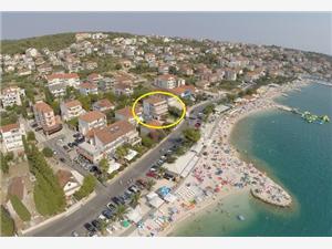 Appartementen en Kamers Copacabana Okrug Gornji (Ciovo), Kwadratuur 13,00 m2, Lucht afstand tot de zee 15 m, Lucht afstand naar het centrum 500 m