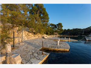 Apartment Middle Dalmatian islands,Book  Petra From 12 €