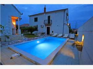 Soukromé ubytování s bazénem Split a riviéra Trogir,Rezervuj  pool Od 592 kč