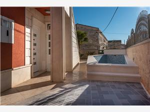 Vila Sara Trogir, Prostor 170,00 m2, Soukromé ubytování s bazénem, Vzdušní vzdálenost od centra místa 100 m