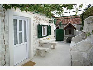 Apartment Middle Dalmatian islands,Book  Menego From 7 €