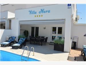 Vila Nora Vir - ostrov Vir, Rozloha 75,00 m2, Ubytovanie s bazénom, Vzdušná vzdialenosť od mora 200 m