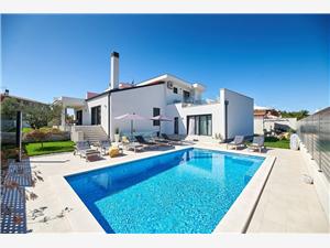 Villa Dolcea Umago (Umag), Dimensioni 340,00 m2, Alloggi con piscina