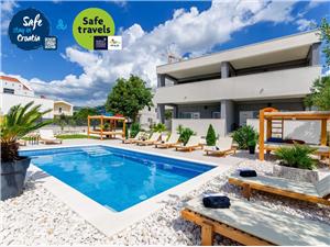 Soukromé ubytování s bazénem Split a riviéra Trogir,Rezervuj  Paradise Od 413 kč