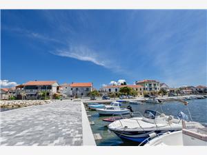 Apartament Danica Sukosan (Zadar), Powierzchnia 120,00 m2, Odległość do morze mierzona drogą powietrzną wynosi 10 m, Odległość od centrum miasta, przez powietrze jest mierzona 50 m