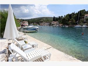 Apartment Middle Dalmatian islands,Book  Seaside From 15 €