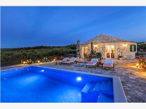 Remote cottage Middle Dalmatian islands,Book  getaway From 54 €