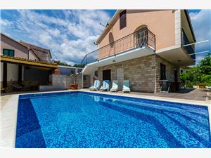 Vila Alka Split a Trogir riviéra, Rozloha 100,00 m2, Ubytovanie s bazénom, Vzdušná vzdialenosť od mora 80 m