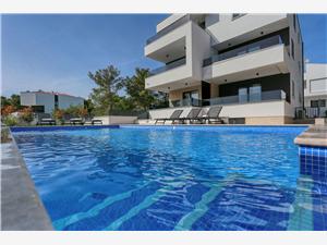 Accommodation with pool Zadar riviera,Book  Breeze From 17 €