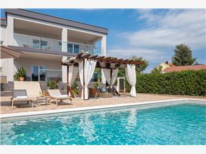 Accommodation with pool Zadar riviera,Book  Peregrine From 56 €