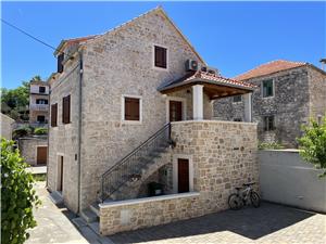 Maison Morko Les iles de la Dalmatie centrale, Maison de pierres, Superficie 80,00 m2, Distance (vol d'oiseau) jusqu'au centre ville 50 m