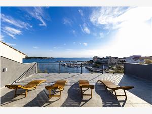 Beachfront accommodation Zadar riviera,Book  Laurus From 68 €