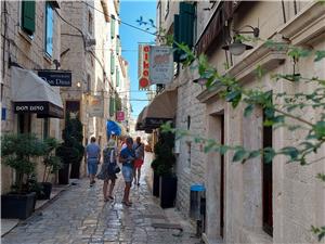 Stenen huize Split en Trogir Riviera,Reserveren  Town Vanaf 8 €